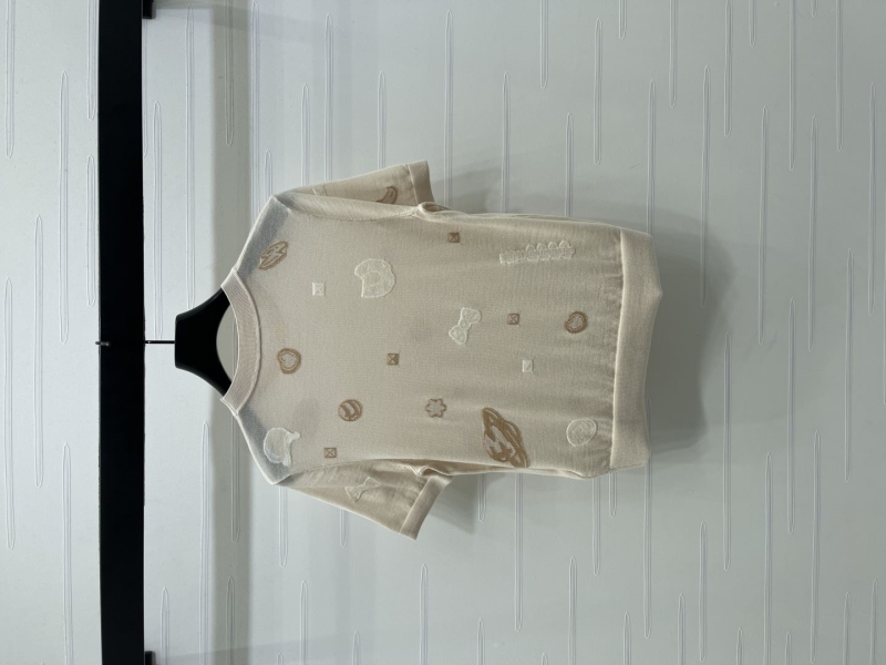 H**me5 sweaters